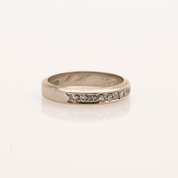 Ring, 18K vitguld med briljanter, K&EC, Göteborg 1965.