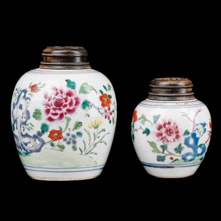 TEDOSOR, 2 st, porslin, Kina, Qing-dynastin, trol 1700-tal.
