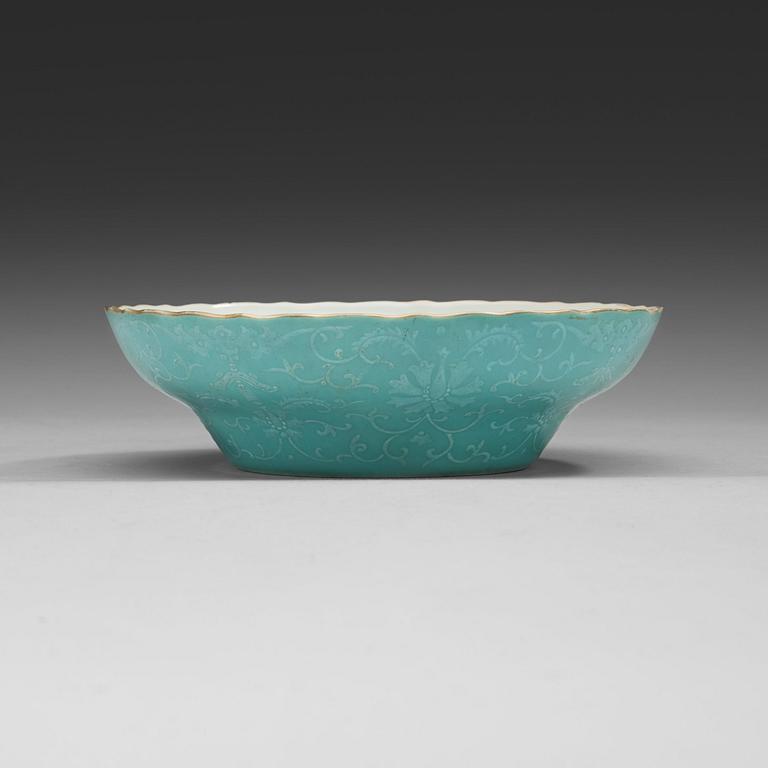 SKÅL, porslin. Qing dynastin med Daoguangs märke och period i rött (1821-50).