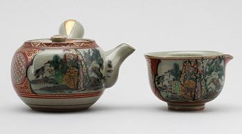 TE/SAKESERVIS, 7 delar, porslin, Japan, 1900-tal.