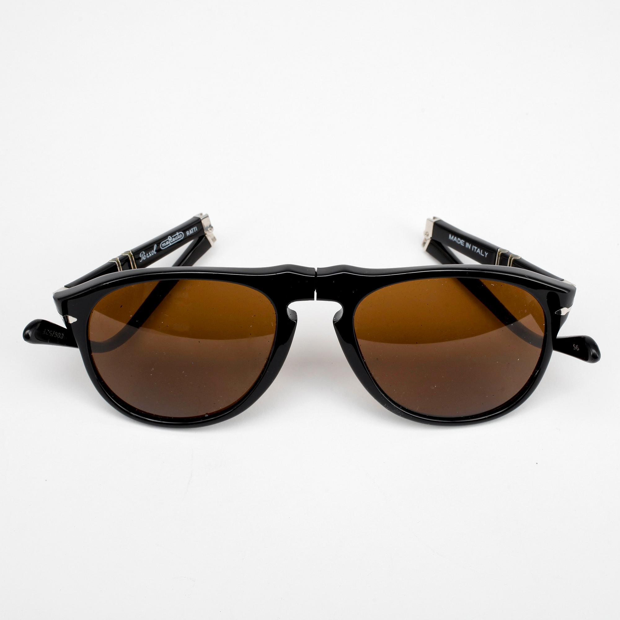 PERSOL, ett par solglasögon, "Folding", modellnr. 806.