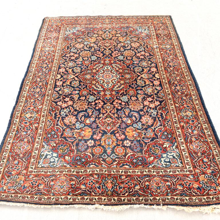 A semiantique Kashan carpet ca 200x136 cm.