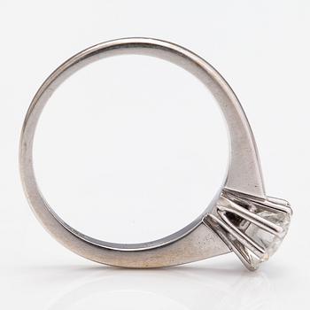 An 18K white gold ring with a ca. 1.01 ct diamond according to certificate.