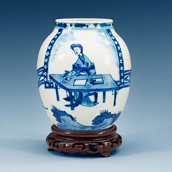 A blue and white jar, Qing dynasty, Kangxi (1662-1722).