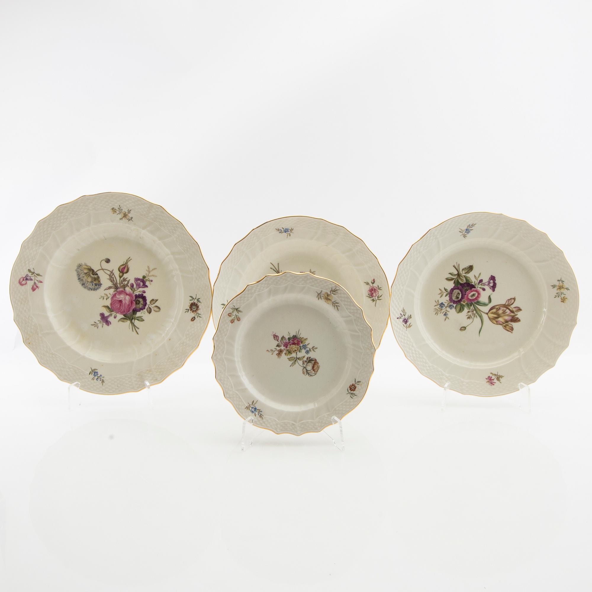 Servis ca 60 dlr "Frijsenborg" Royal Copenhagen Danmark 1900-talets mitt porslin.