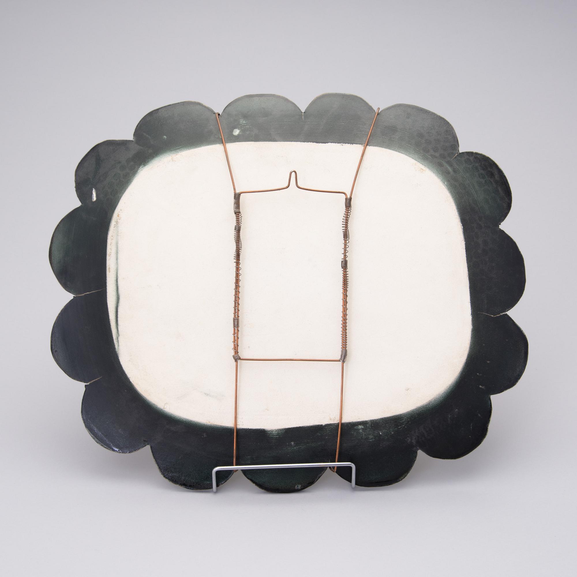 A CERAMIC DISH. Sunflower. Arabia, 1970s.