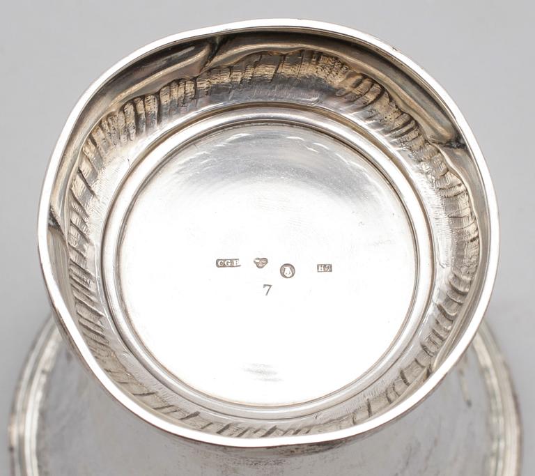VAS OCH BÄGARE, silver, svenska stämplar, 1900-talets första hälft. Vikt ca 382 gram.