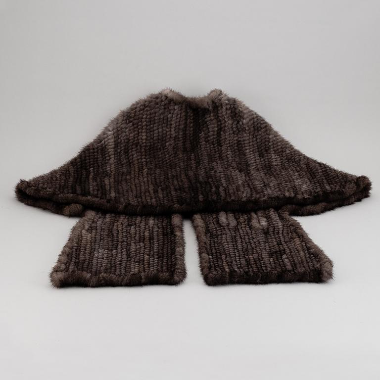 A mink fur stole.