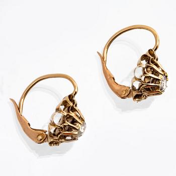 Earrings 14K gold 2 rose-cut Diamonds approx 0,15 ct in total, height approx 15 mm, hook fitting.