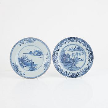 A group of four Chinese blue and white export porcelain plates, Qing dynasty Qianlong (1736-95) and two dishes, 20th cen.
