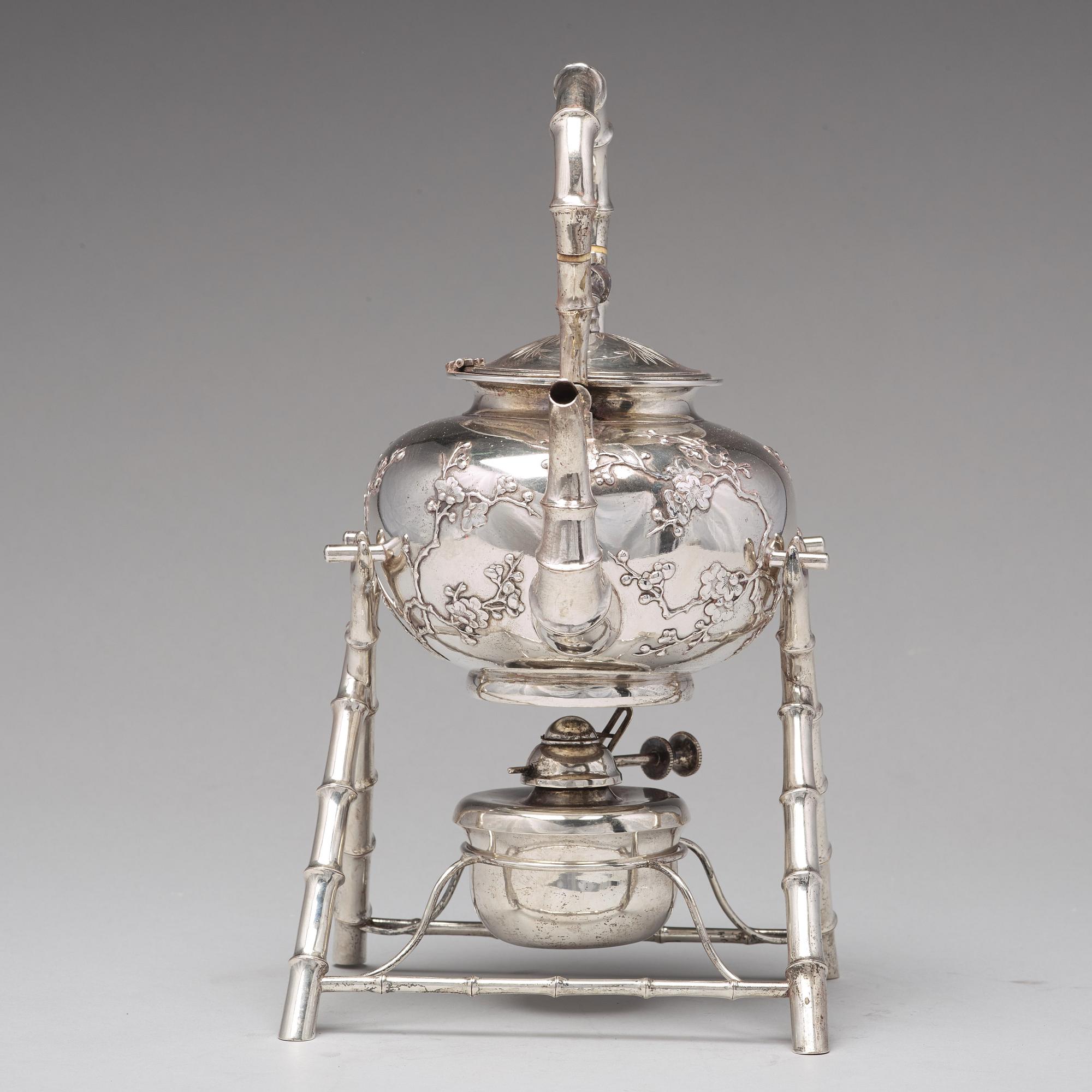 KANNA med LOCK på RECHAUD, silver. Luen Wo, Shanghai, omkring 1880-1925.