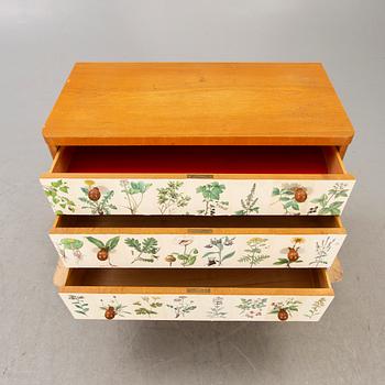 A 1940s elm chest of drawers.