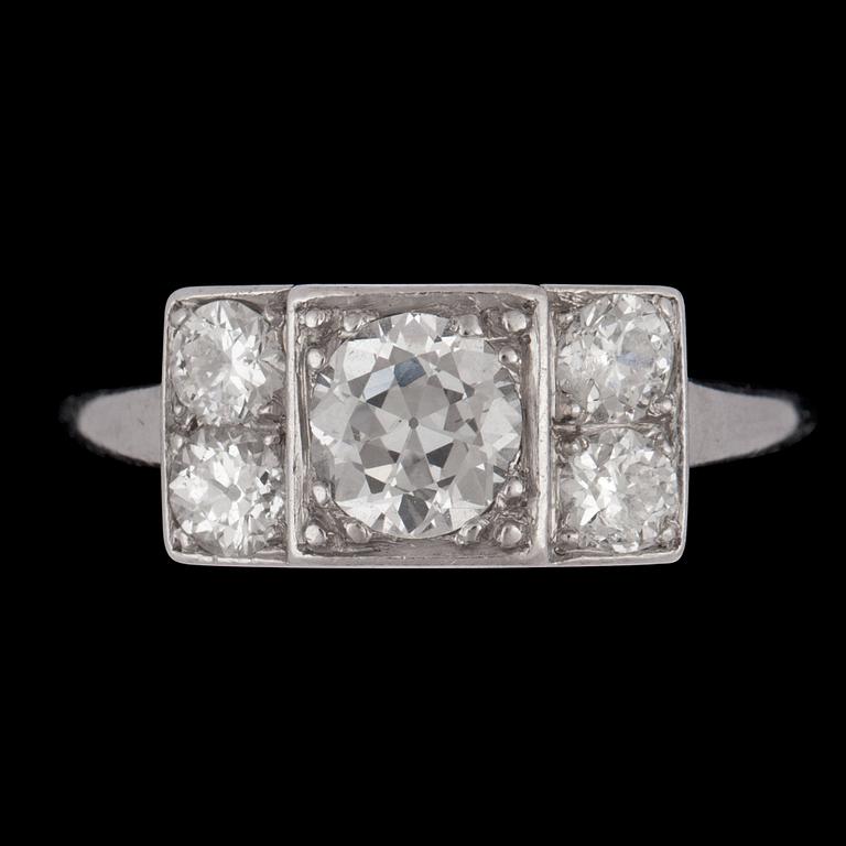 An old cut diamond ring, app. 0.40 cts and smaller diamonds tot. app. 0.40 cts.
