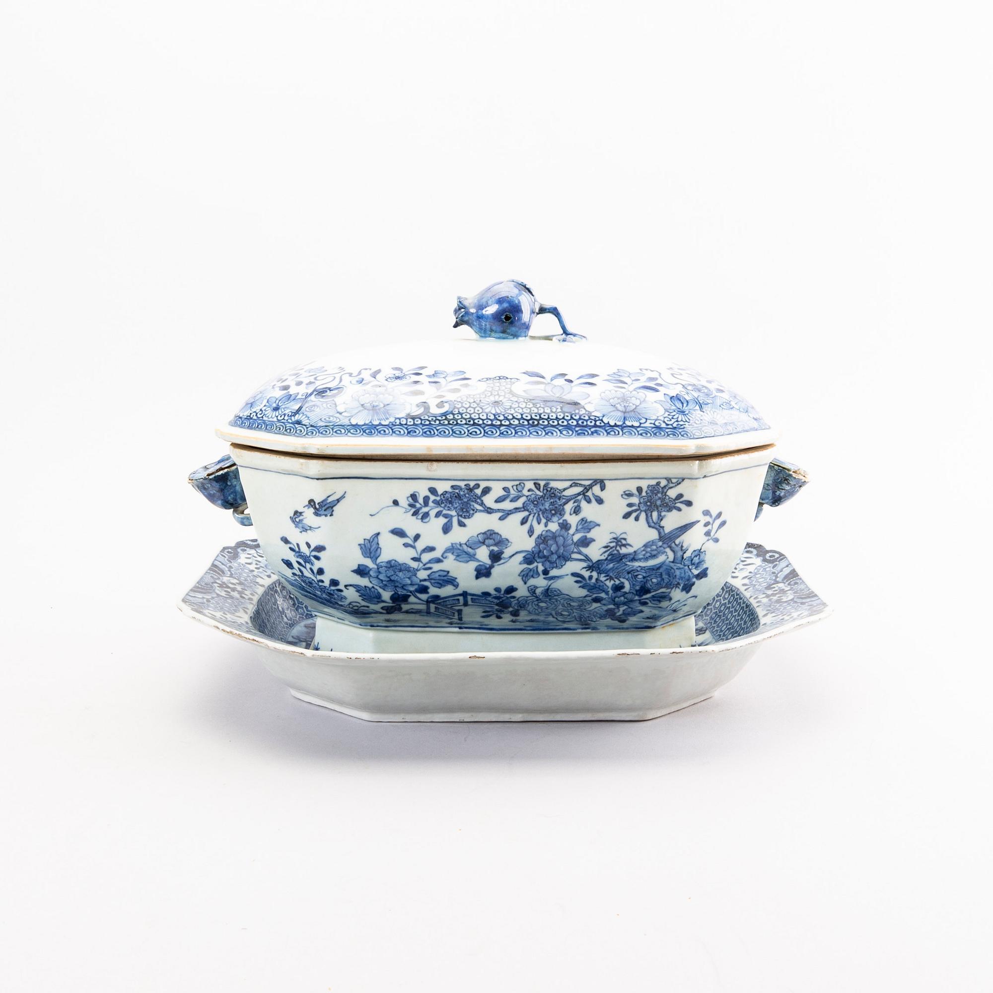 A Chinese Qianlong porcelain tureen with cover and stand.