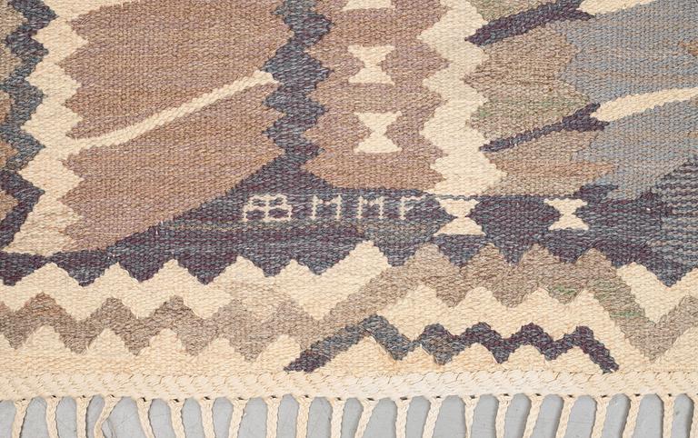 Barbro Nilsson, A carpet, "Strålblomman grå", flat weave, ca 282,5 x 216 cm, signed AB MMF BN.