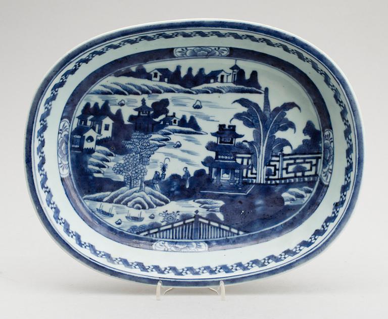 SKÅLFAT, porslin, Kina, 1800-talets första hälft.