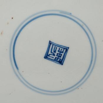 A blue and white dish, Qing dynasty, Kangxi (1662-1722).