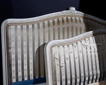 SÄNGAR, ett par, rokokostil.