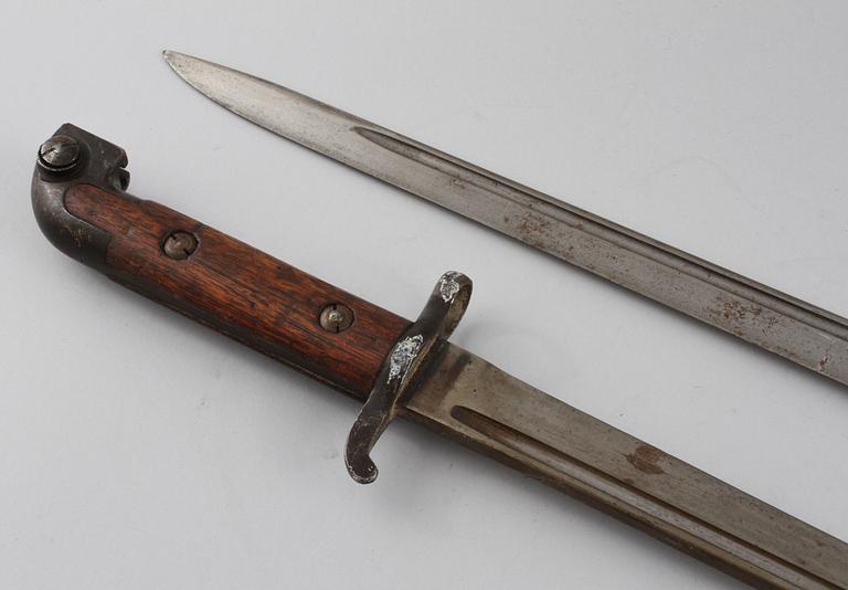 BAJONETTER, 2 st, för flottan, Sverige, modell 1915.