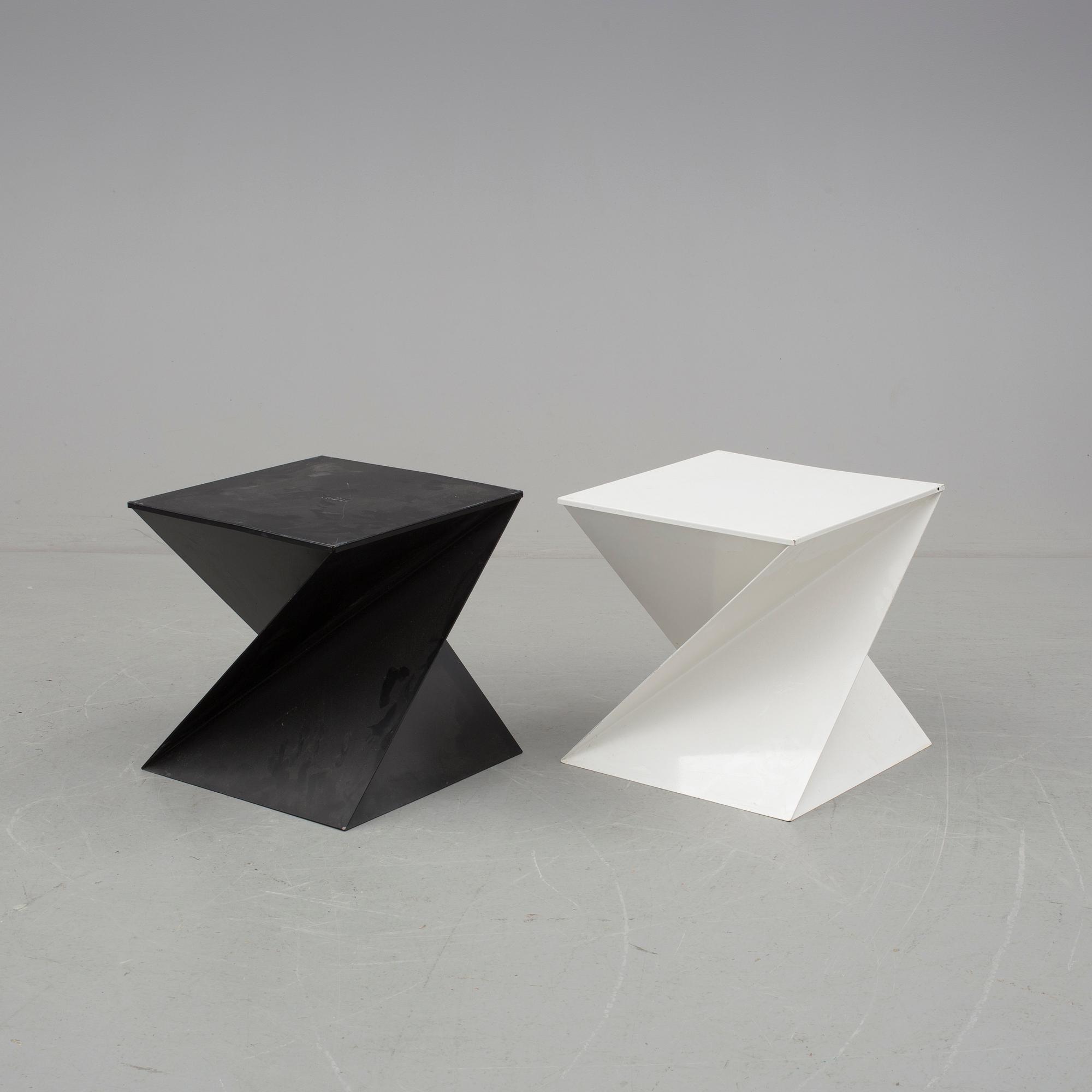 BORD, 2 stycken, Nordiska Galleriet, 1900/2000-tal.