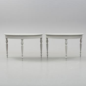 MÅNBORD, tudelat, nyrenässans, 1800-talets andra hälft.