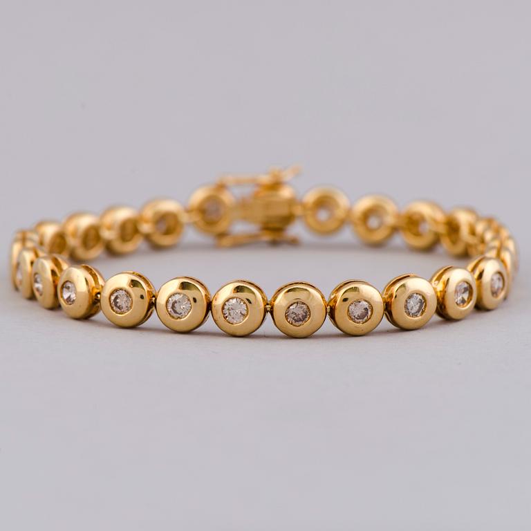 A BRACELET, brilliant cut diamonds, 14K gold.