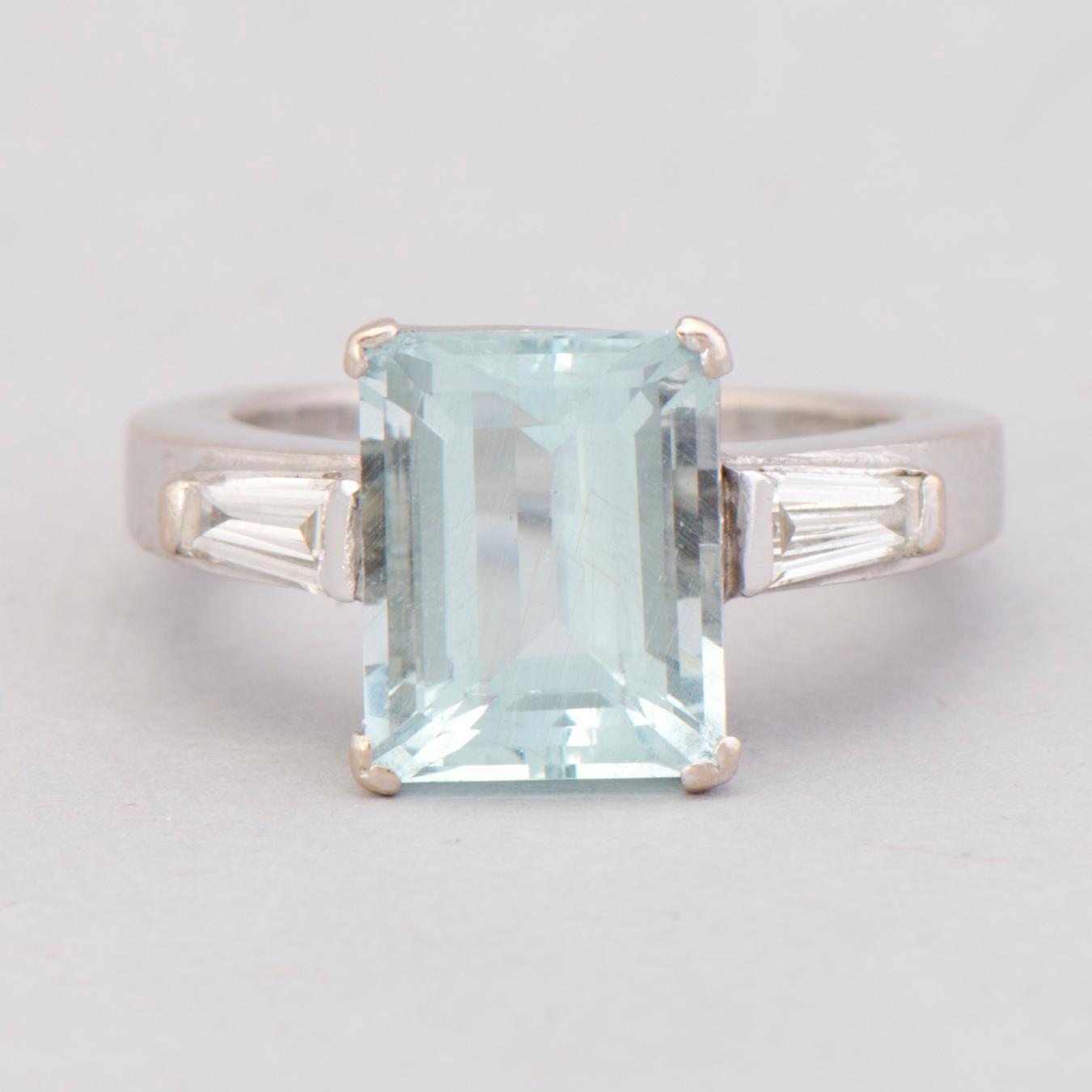RING, akvamarin, diamanter, 18K vitguld.