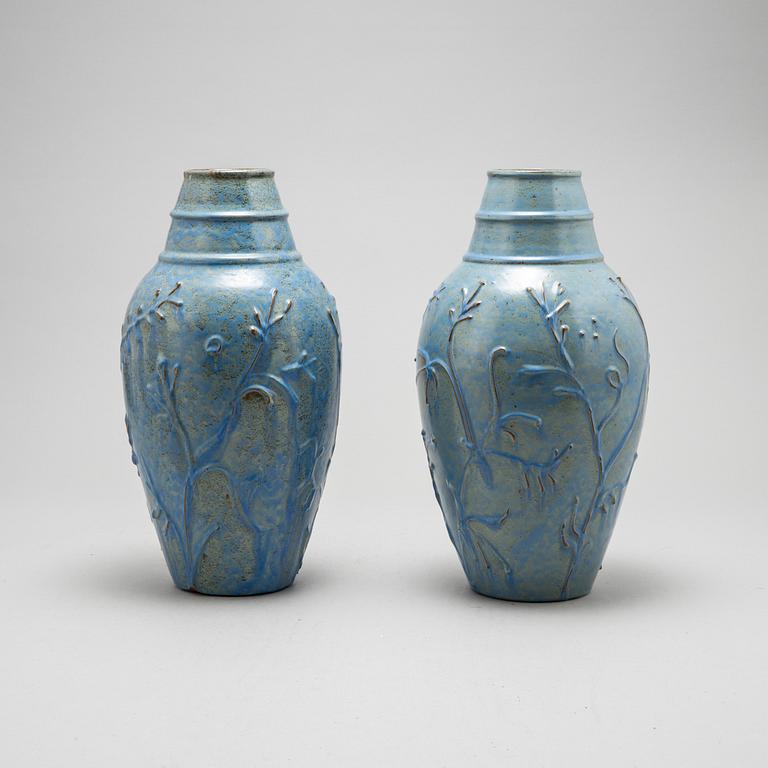 Erik Mornils, vaser, ett par, Nittsjö, 1900-talets mitt.