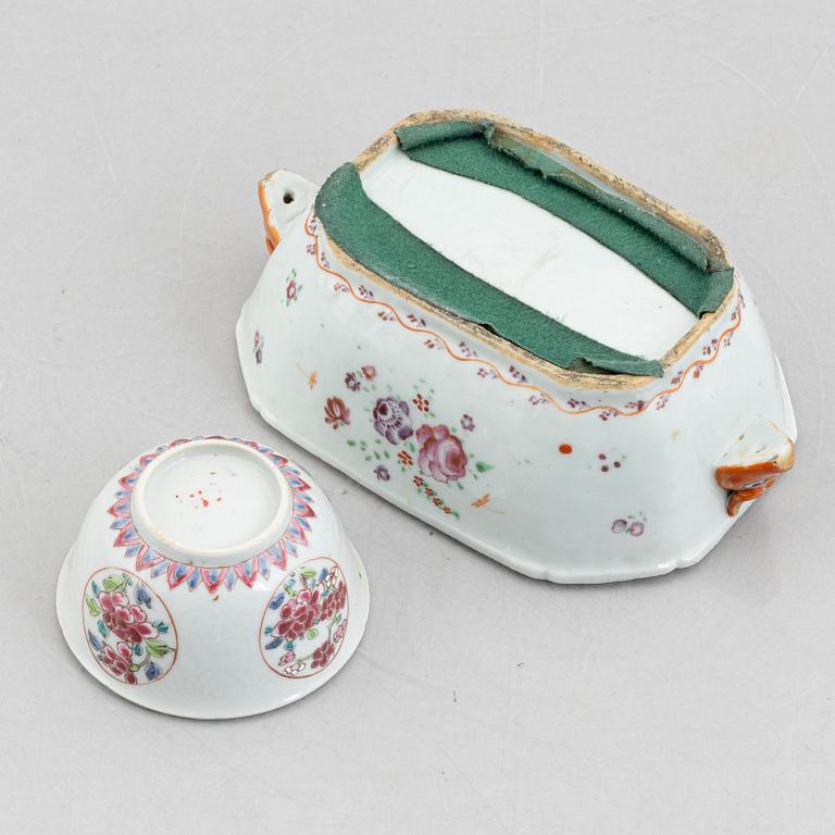 Kopp med fat, terrin utan lock, samt tre fat, porslin, Kina, Qingdynastin, 1700-tal.