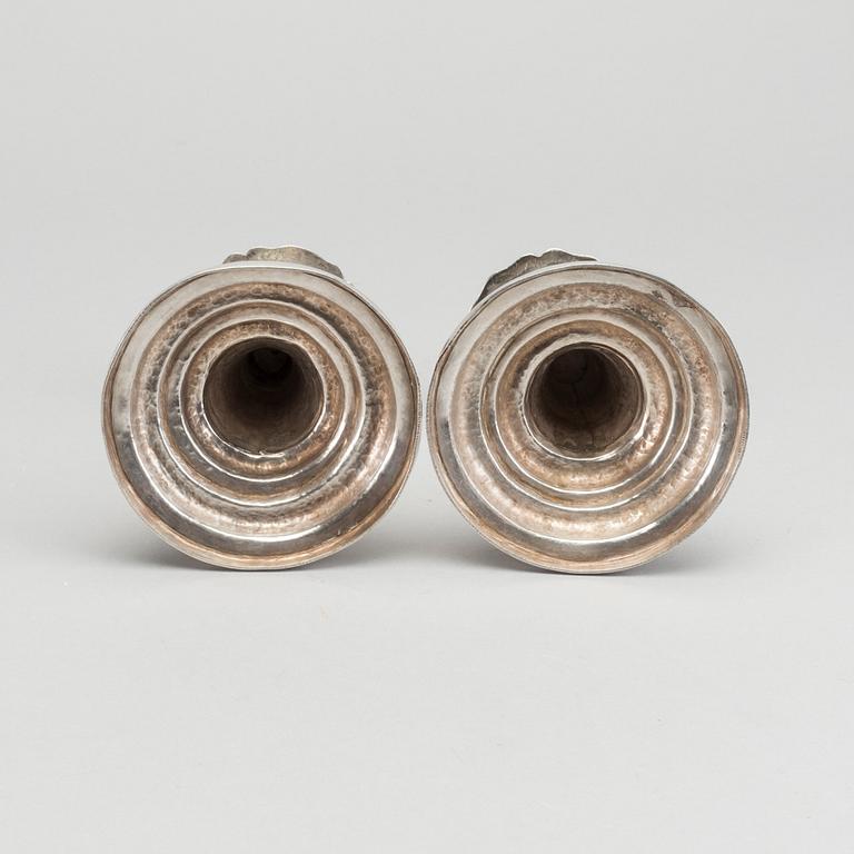 A PAIR OF SILVER CANDLESTICKS SOUTH AMERIKA.