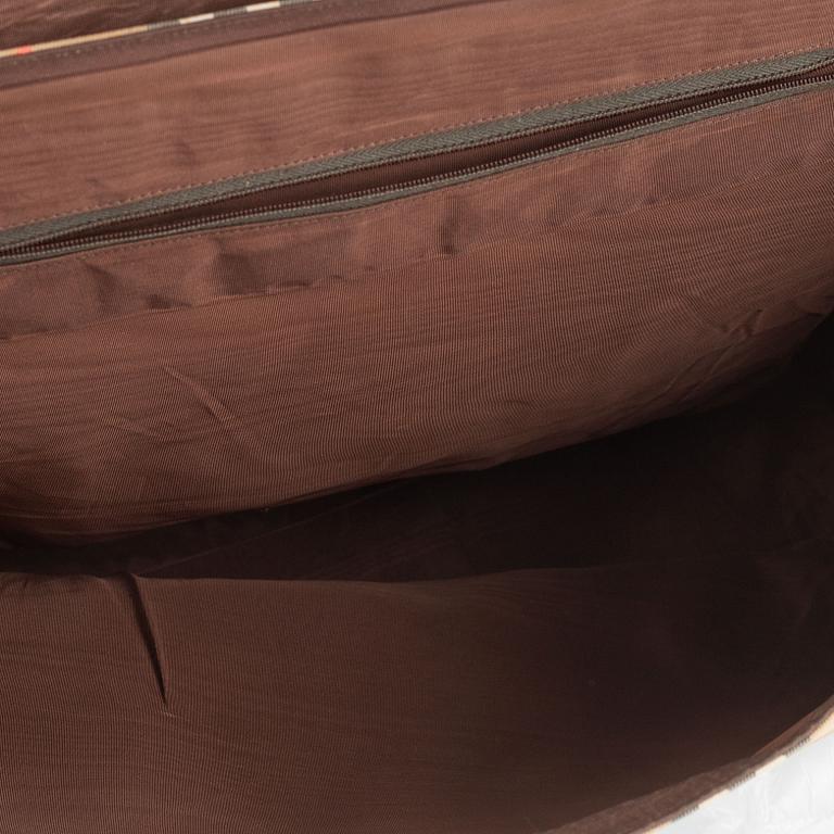 Burberry, weekend bag.