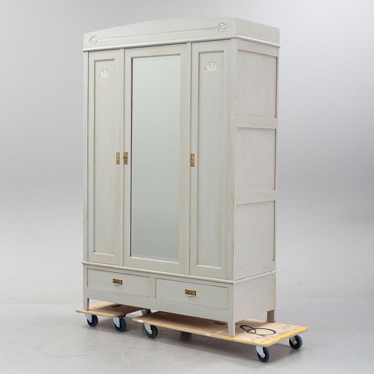 An early 20th Century cabinet.