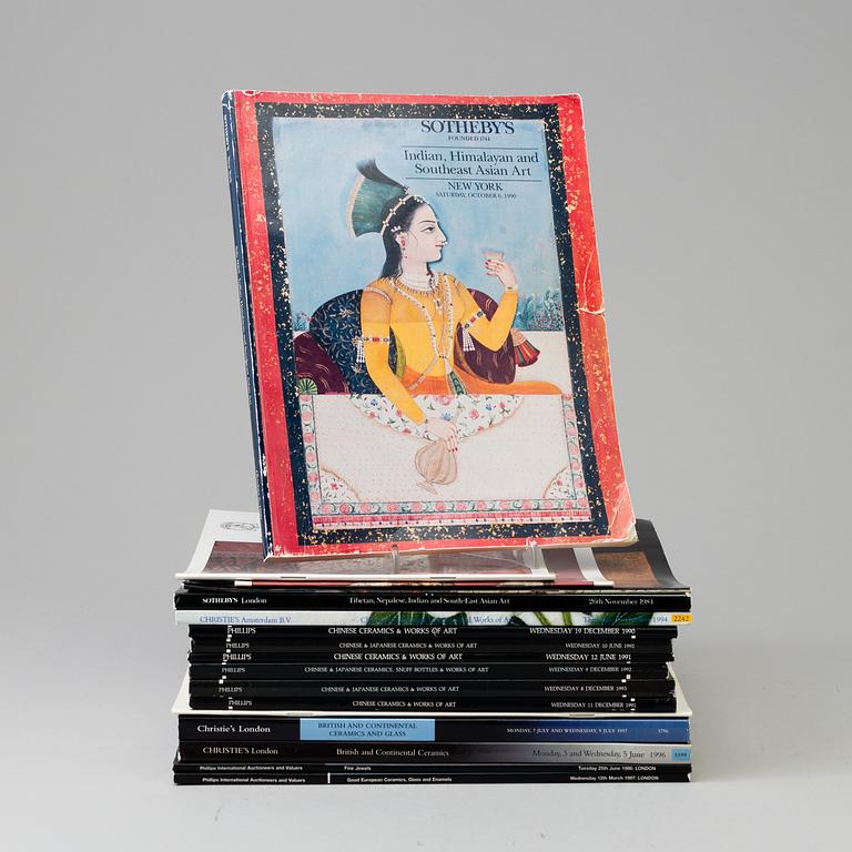 AUKTIONSKATALOGER, 15 stycken. Främst om Orientaliskt konsthantverk samt Europeisk konsthantverk.