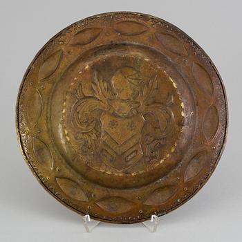 A BRASS DISH, 18th/19th century.