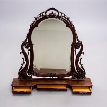 TOILETTESPEGEL, rokokostil 1800-talets slut.