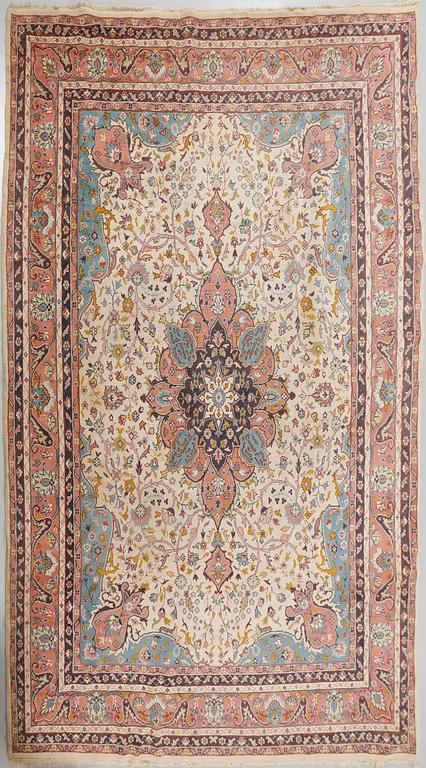 A rug from Smyrna, semi-antique, 417 x 300 cm.