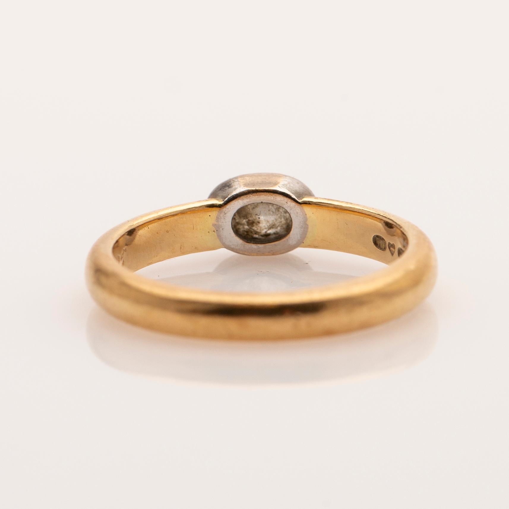 Ring, 18K gold with diamond.