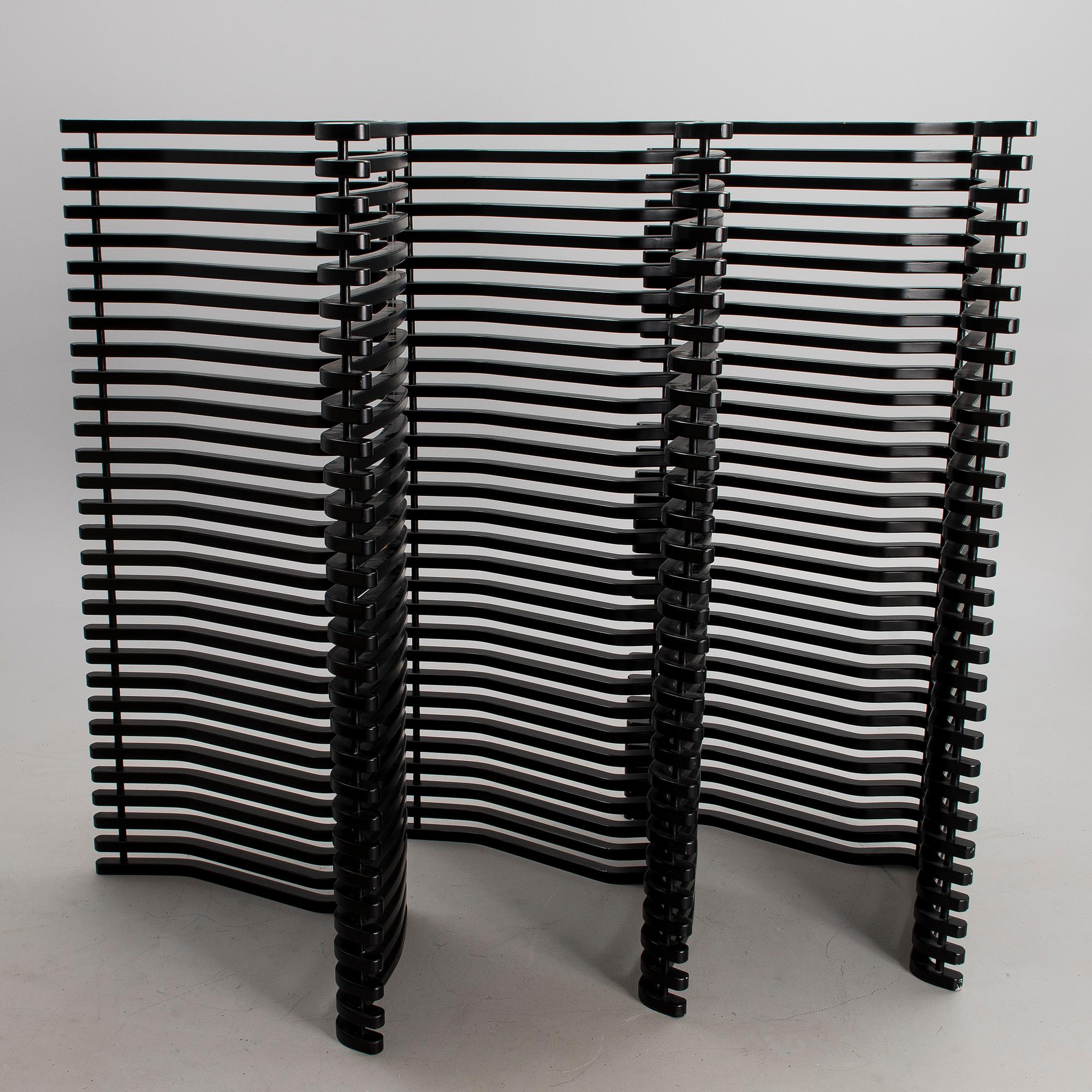 KARI ASIKAINEN, A SET OF THREE ROOM SCREENS. Scheletro. Martela 1980-1989.