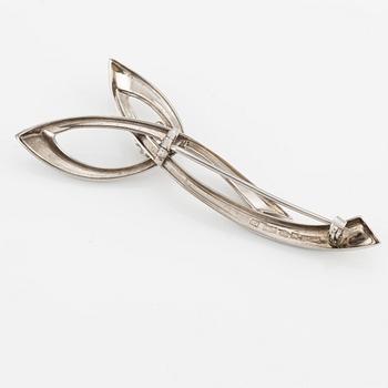 Brooch, 18K white gold with brilliant cut diamond.