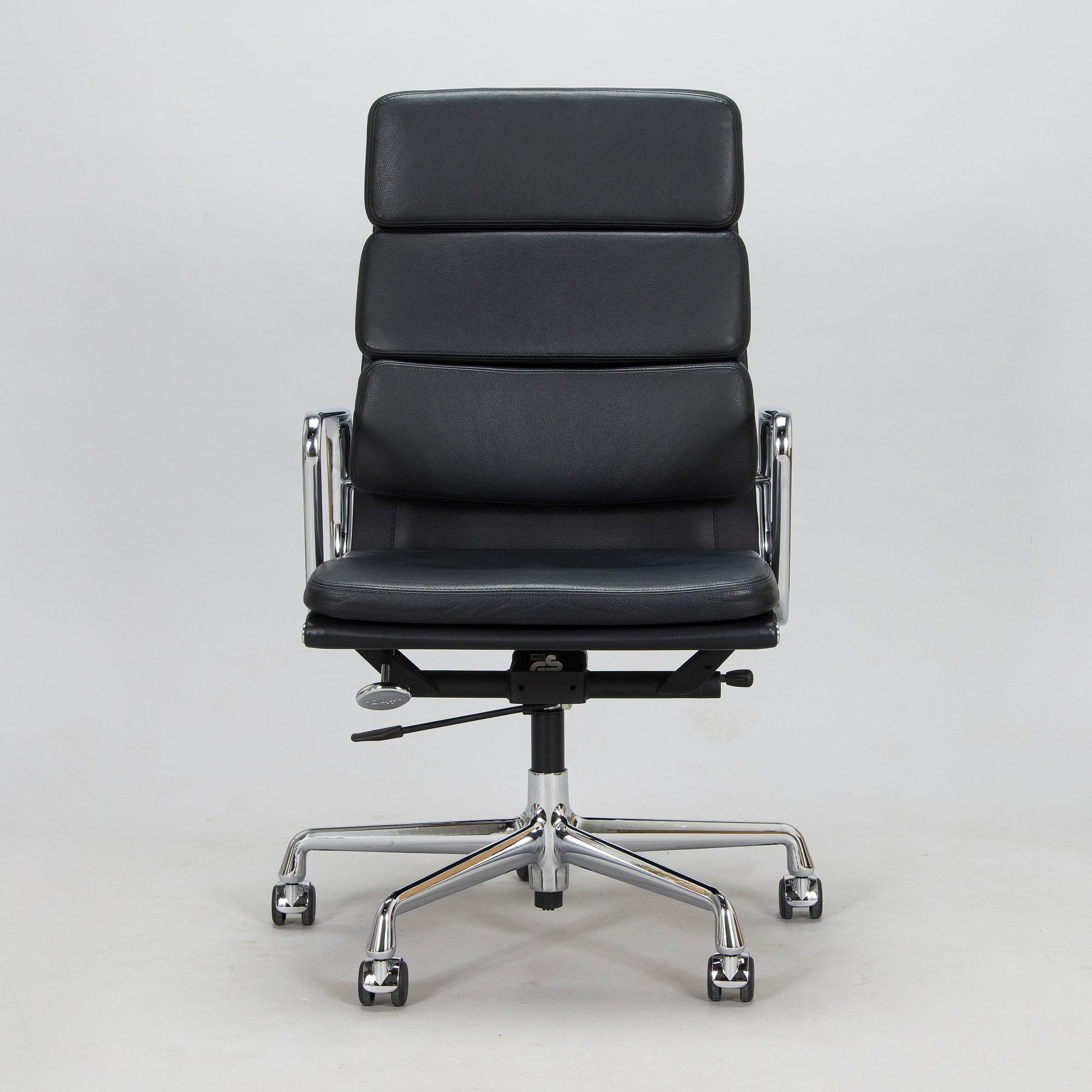 Charles & Ray Eames, konttorituoli, "Soft Pad Chair EA 219, high backrest", Vitra. 2000-luku.