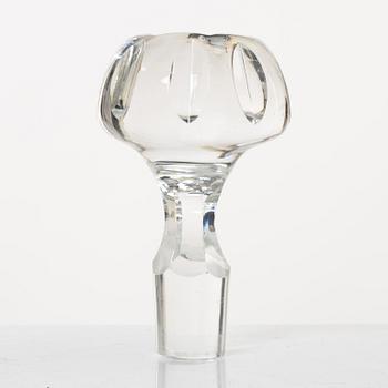 Karaffer, 2 st, Tyskland, varav en med montering i silver, 1900-tal.