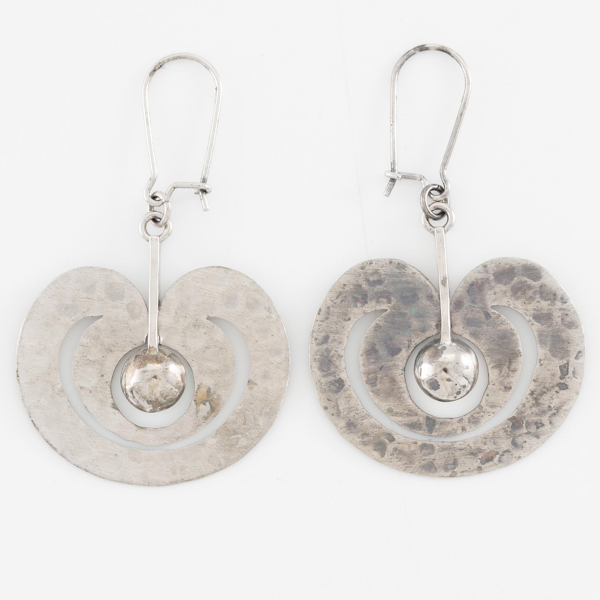 Tapio Wirkkala, ett par örhängen "Omena", sterlingsilver, för Kultakeskus.