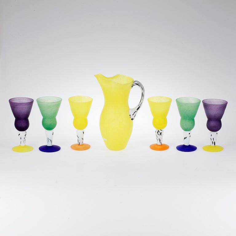 VINGLAS, 6 st samt KARAFF, glas, Gunnel Sahlin, Kosta.