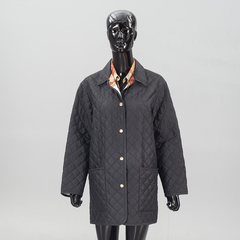 JACKA samt BLUS. Salvatore Ferragamo.