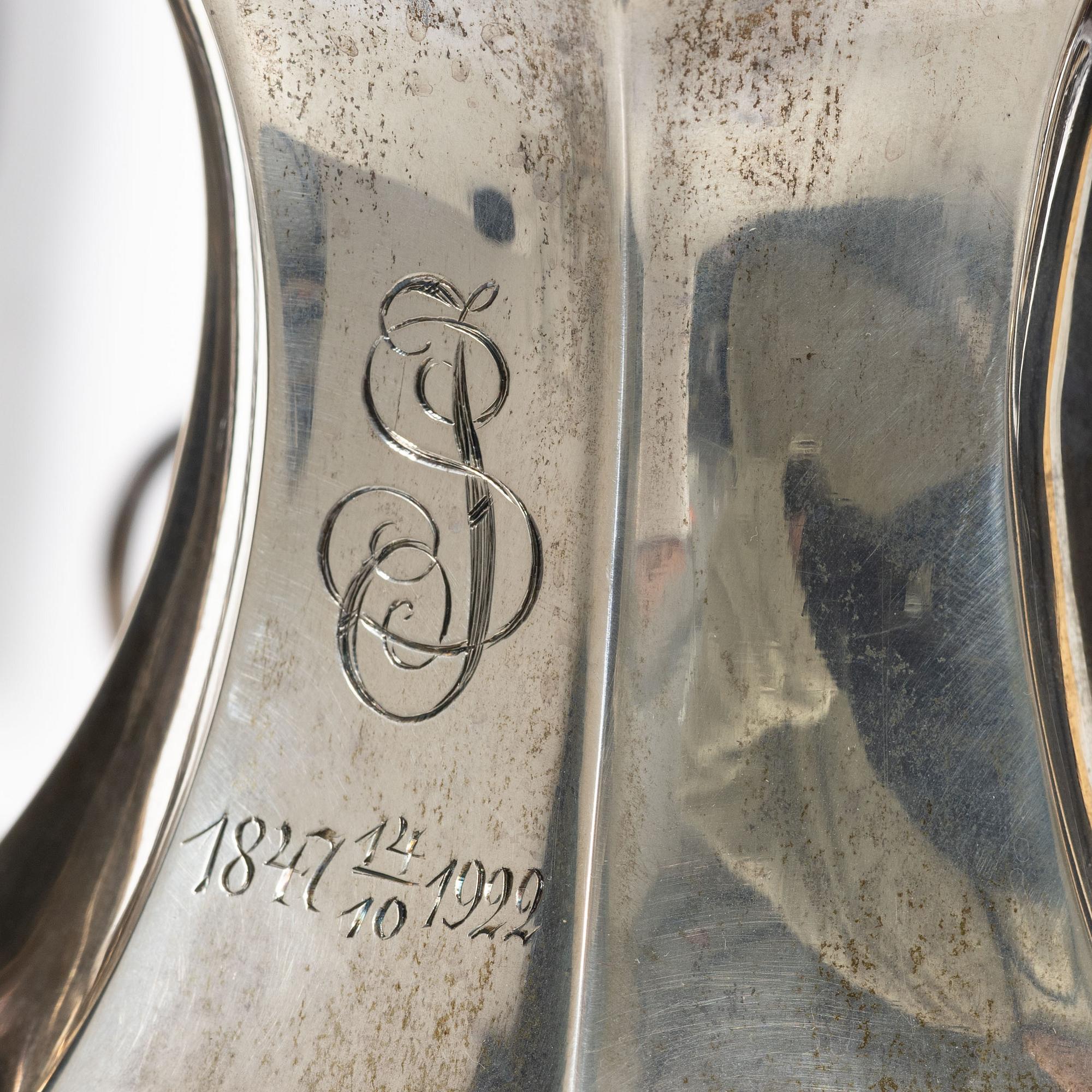 A 3-piece Swedish silver coffee service, marks of A.G. Dufva, Stockholm 1922.