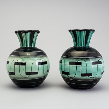 ILSE CLAESSON, vaser ett par ur "Serie V", flintgods. Rörstrand 1930-tal.