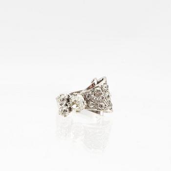 Ring 18K vitguld med runda gammalslipade diamanter, G. Dahlgren & Co Malmö 1955.