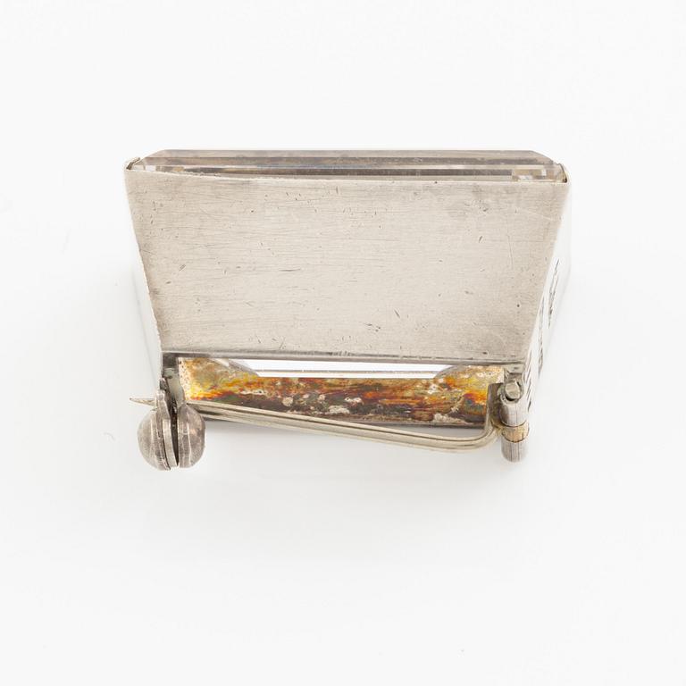 Wiwen Nilsson, brosch, sterlingsilver med fasettslipad bergkristall, Lund 1944.