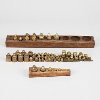 A large collection of ca 120 brass weights, 19th/20th century.