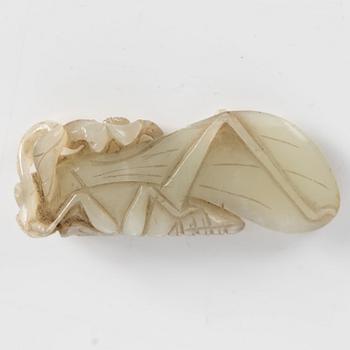 Two sculptured nephrite figurines, late Qing dynasty.